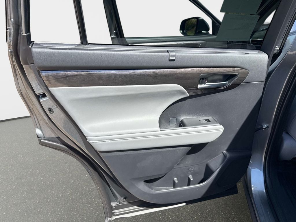 2026 Toyota Highlander Platinum