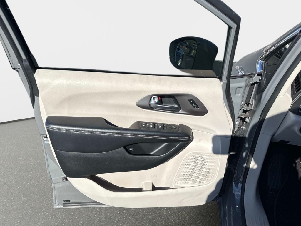 2022 Chrysler Pacifica Hybrid Touring L