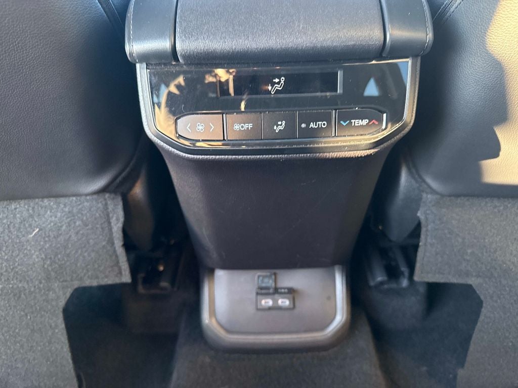 2025 Toyota Highlander Hybrid XLE