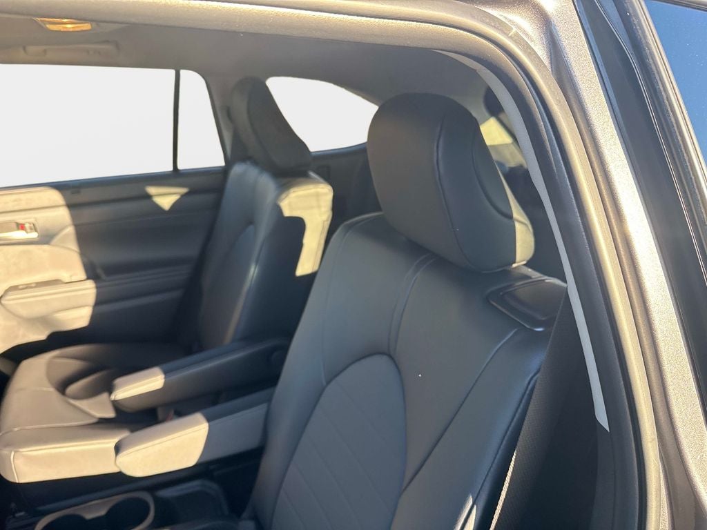 2025 Toyota Highlander Hybrid XLE