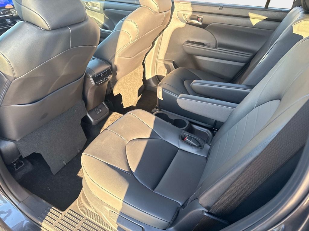2025 Toyota Highlander Hybrid XLE