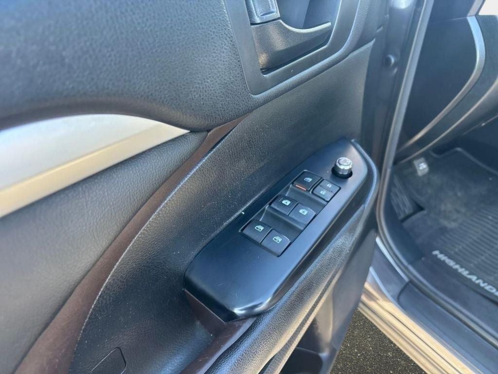 2015 Toyota Highlander LE