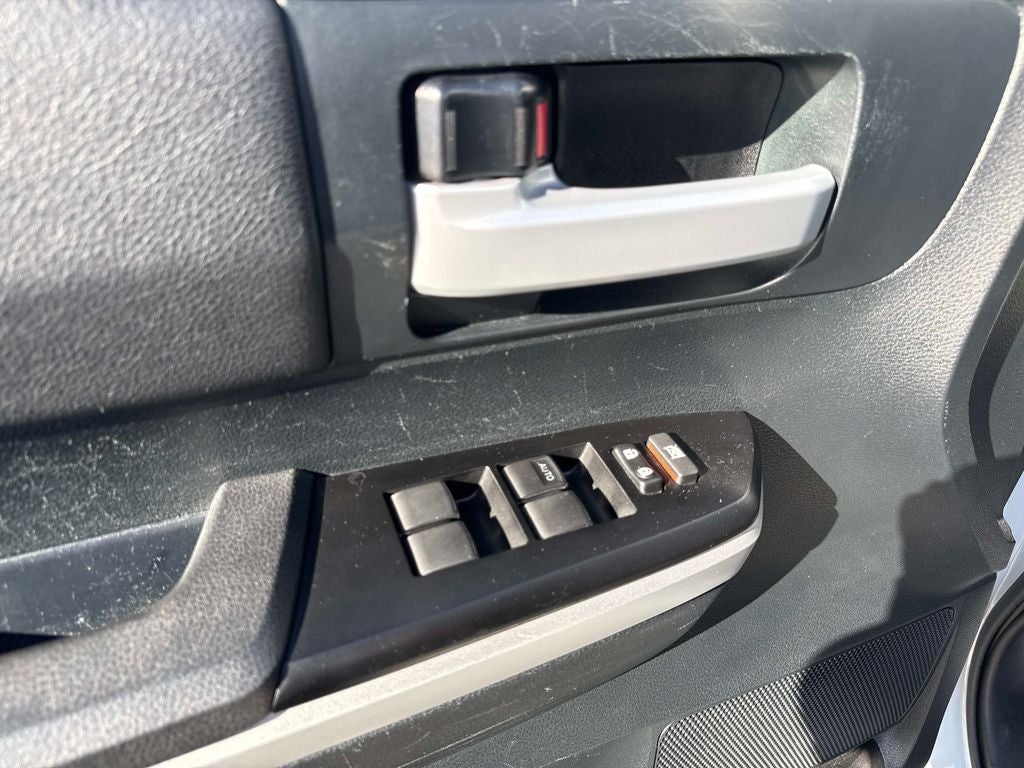 2016 Toyota Tundra SR5 5.7L V8