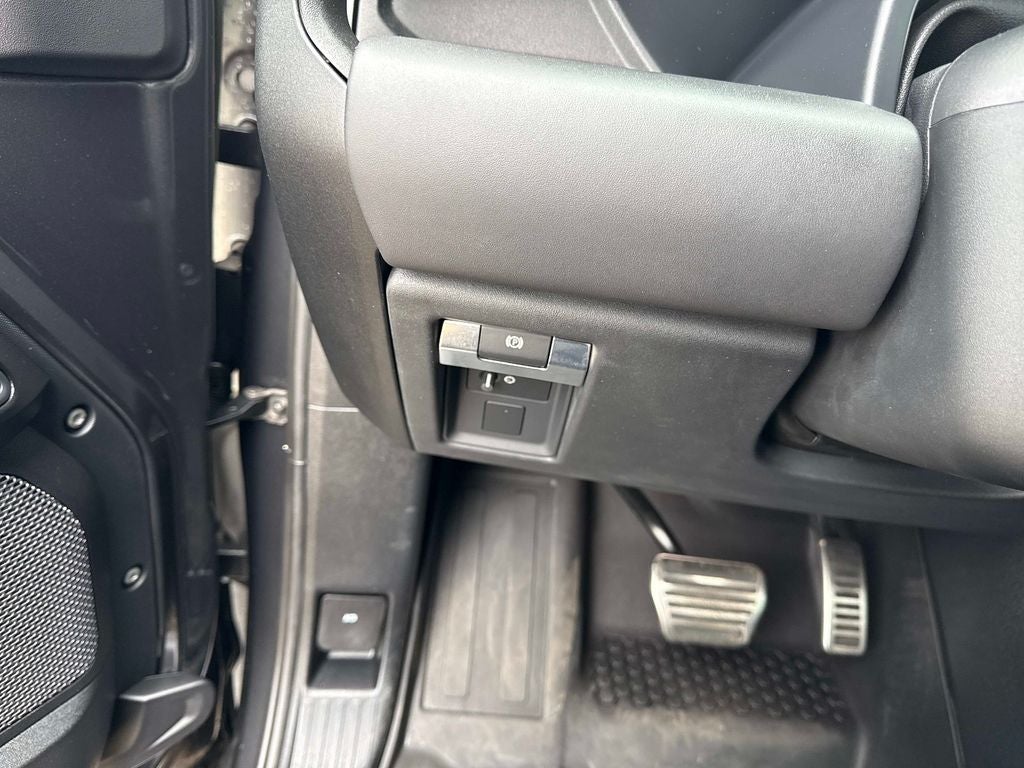 2023 Land Rover Defender 110 Carpathian Edition